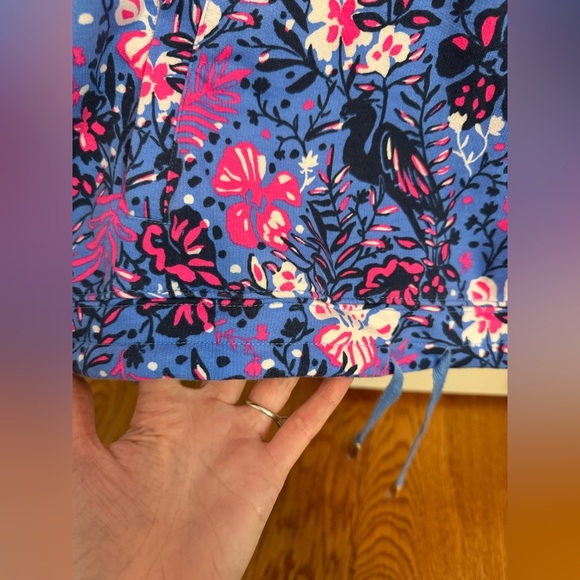 Lilly Pulitzer Emmaline Cropped Pullover size L in Boca Blue Birds Eye View - Picture 12 of 12